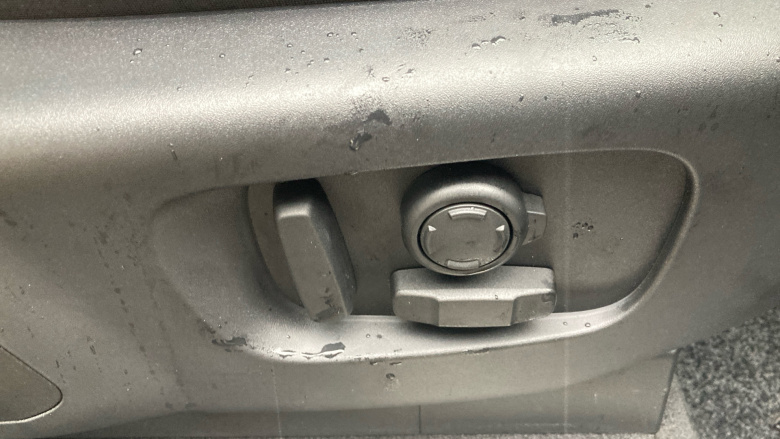 Land Rover Discovery 3.0 D350 Dynamic SE 5dr Auto Diesel Station Wagon